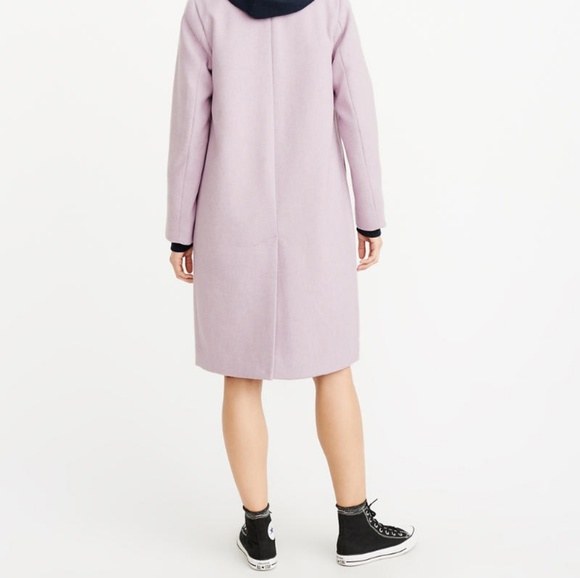 Abercrombie & Fitch - Picture 5 of 8